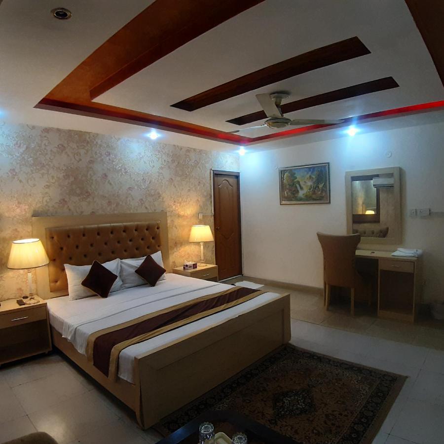 Hotel Premier Inn Davis Road Lahore Exterior foto